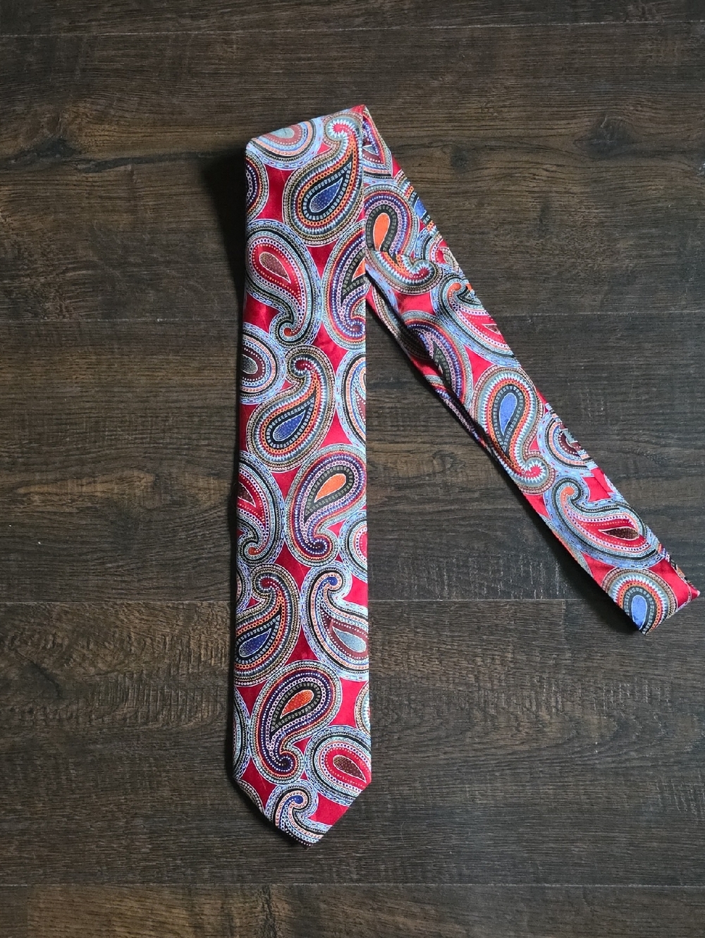 Men's Red Paisley Silk Tie - Classic Pattern